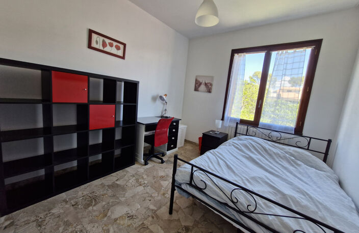 CHAMBRE A LOUER DANS UNE BELLE MAISON AVEC EXTERIEUR ET STAT — photo 2