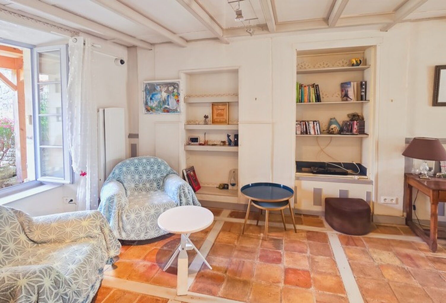 Maison de caractère à vendre 4 pièces VARAIZE (17) AVEC DEPENDANCES, GRANGES — photo 1