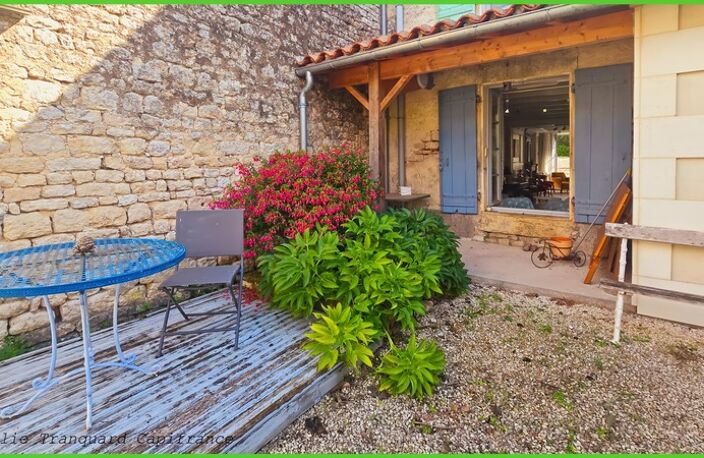 Maison de caractère à vendre 4 pièces VARAIZE (17) AVEC DEPENDANCES, GRANGES — photo 3