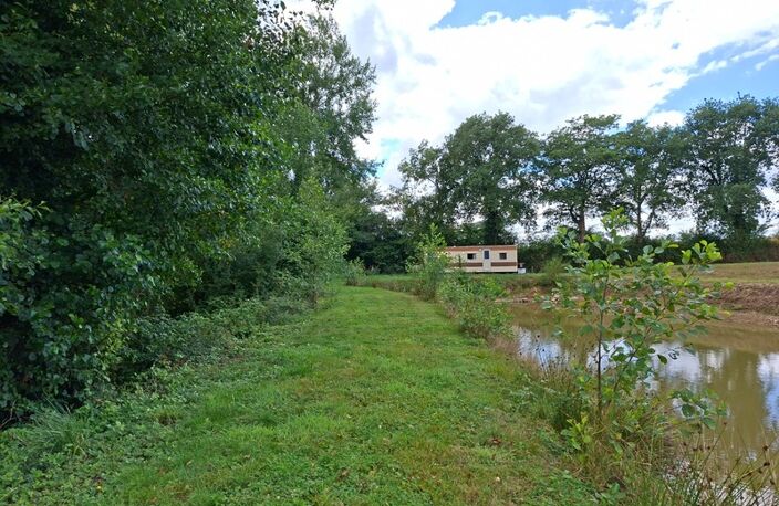 Grange , maisonnette, en pierre, brute à rénover, sur terrain de 10 000 m2 avec étang et Mobil Home. Proche Villaines la Juhel, Pré en Pail , Mayenne — photo 4