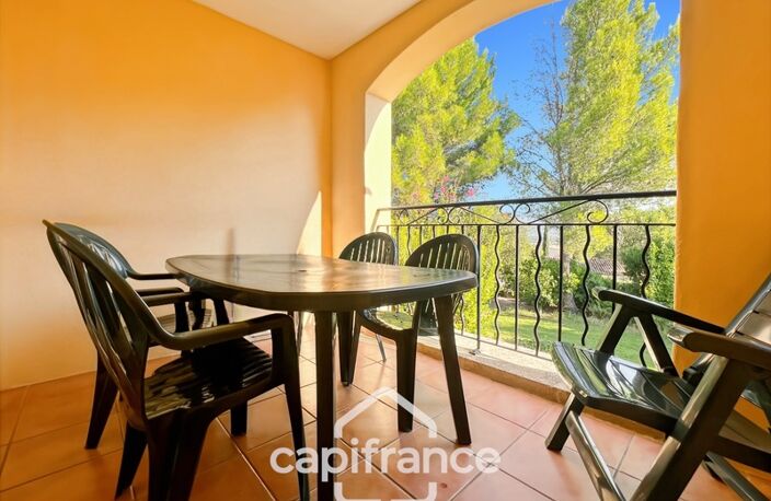 PONT ROYAL EN PROVENCE APPARTEMENT DE  27 M2 VUE LUBERON UNE CHAMBRE MEUBLE EQUIPE — photo 2