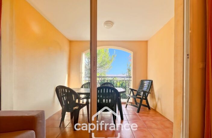 PONT ROYAL EN PROVENCE APPARTEMENT DE  27 M2 VUE LUBERON UNE CHAMBRE MEUBLE EQUIPE — photo 4