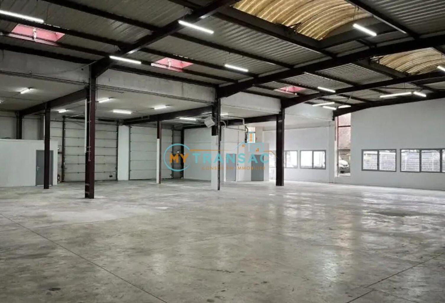 Blanc-Mesnil :  A LOUER un local d'activité de 1 044m² divisible à partir de 475m² — photo 1