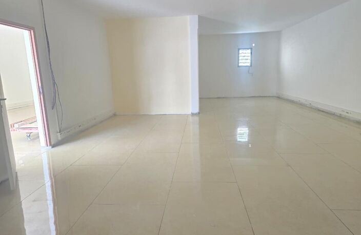 LOCAL COMMERCIAL -FORTE VISIBILITE- ETANG SALE — photo 2