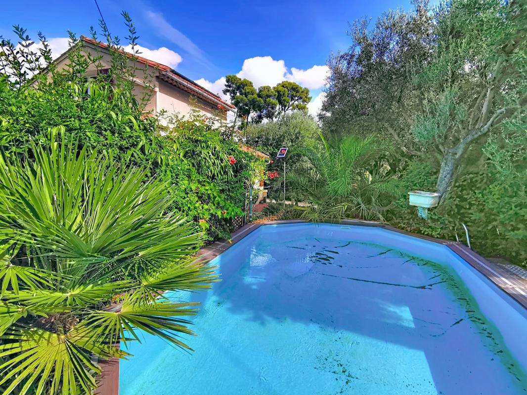 Maison indépendante de 100 m² type 5 avec garage , atelier, piscine sur 540 m² de terrain TOULON OUEST