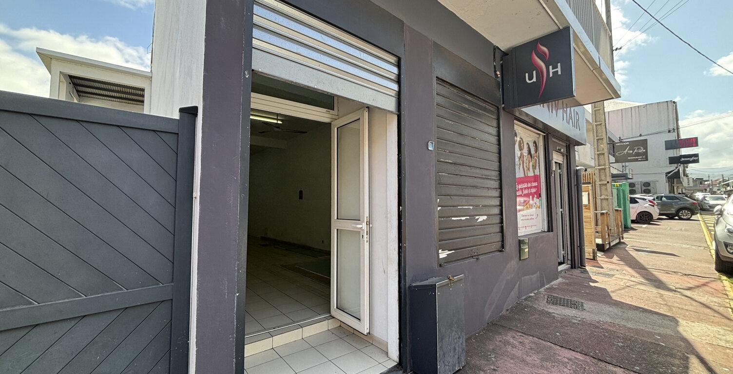 À LOUER - LOCAL COMMERCIAL - SAINT-LOUIS — photo 1