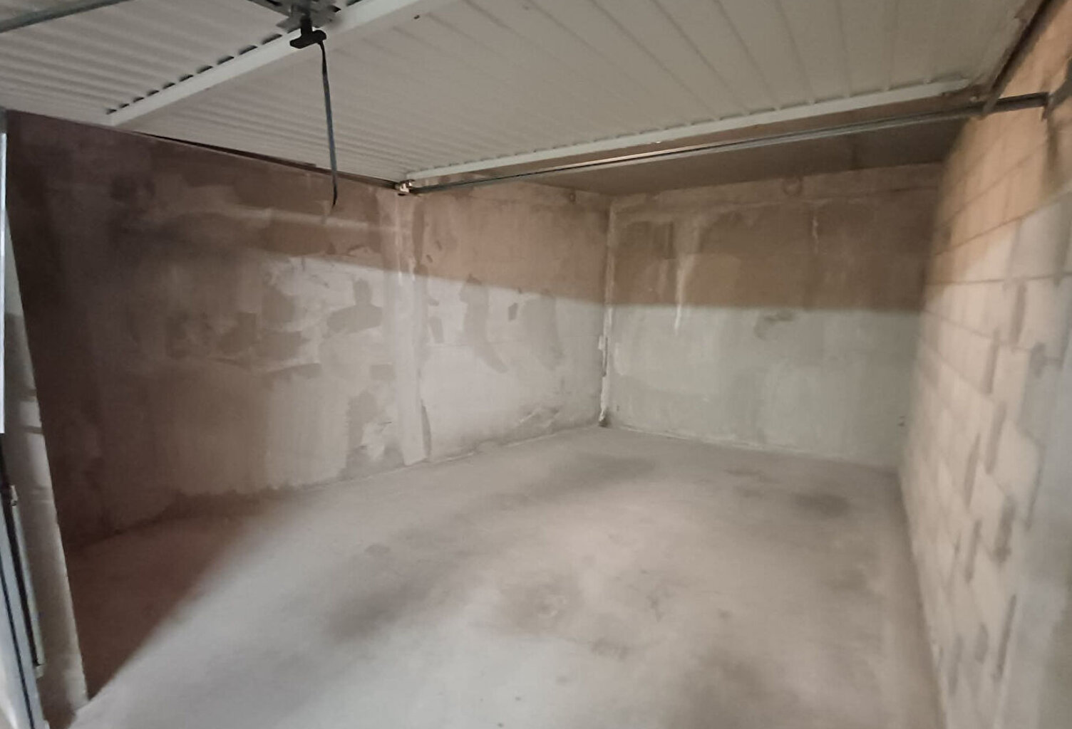Grand garage en box en sous-sol _ Proche Monplaisir Lyon 8e — photo 1