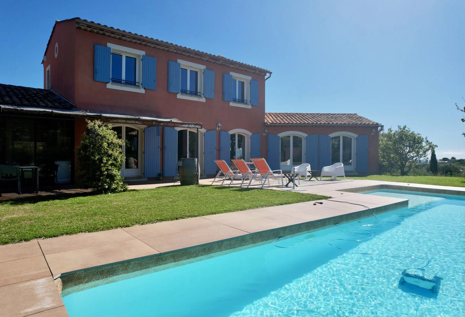 VILLA - 7 PIÈCES - PISCINE - TERRAIN - DÉPENDANCE — photo 1