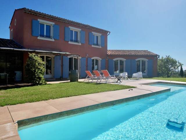 VILLA - 7 PIÈCES - PISCINE - TERRAIN - DÉPENDANCE — photo du bien