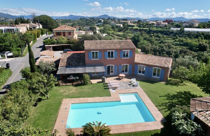 VILLA - 7 PIÈCES - PISCINE - TERRAIN - DÉPENDANCE — photo 2