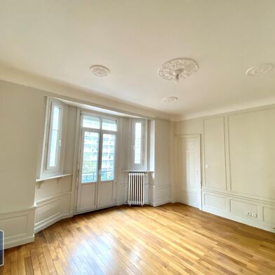 Appartement 3 pièces 890 €