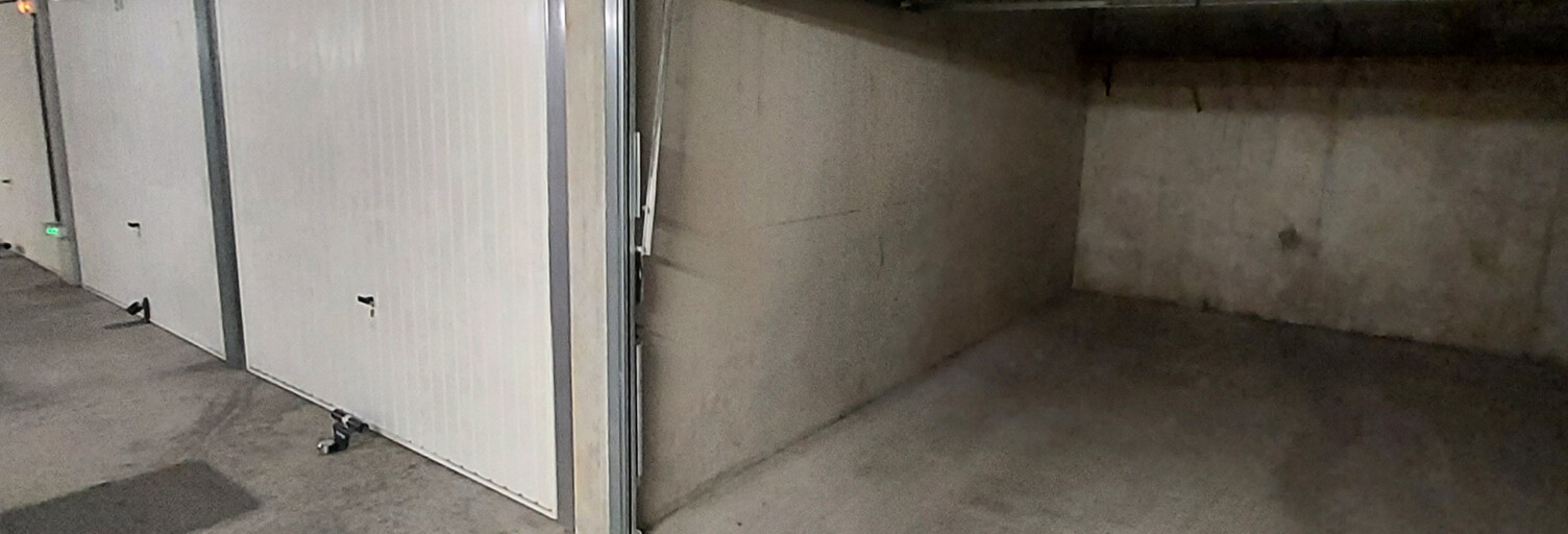 Garage  15 m² à louer à Marseille 11 (13011)