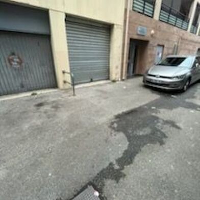 Commerce  230000 €