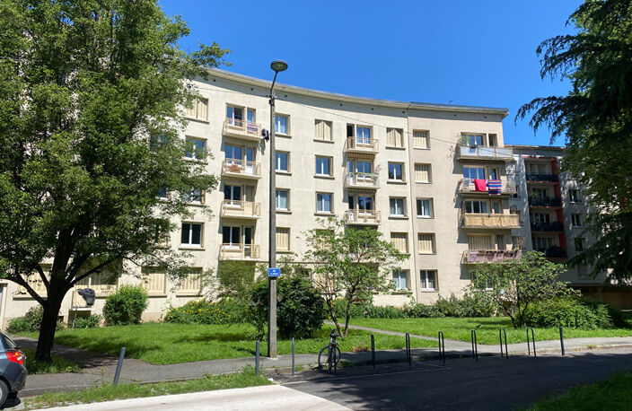 4P+C  4ème et dernier étage  GRENOBLE vue très dégagée — photo 2