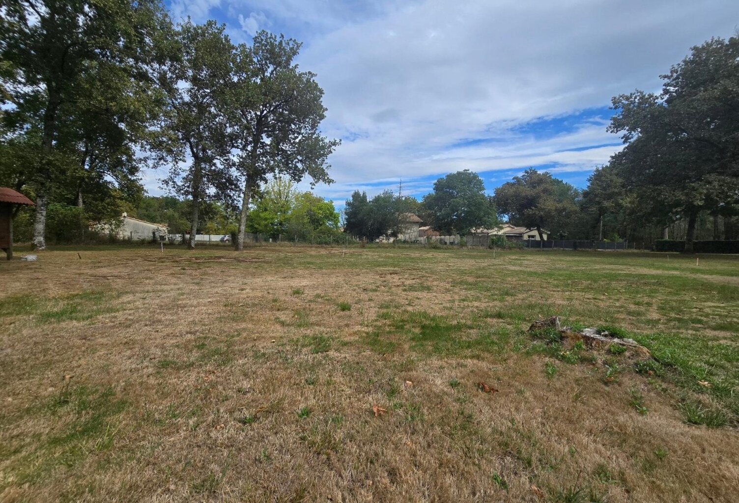 Terrain constructible sur SAINT JEAN D'ILLAC — photo 1