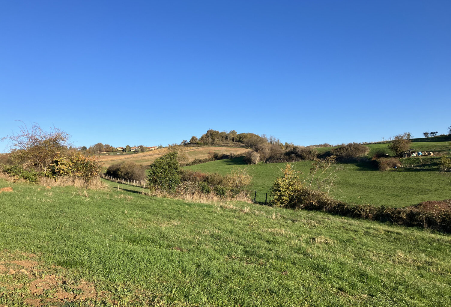 Terrain viabilisé au calme — photo 1