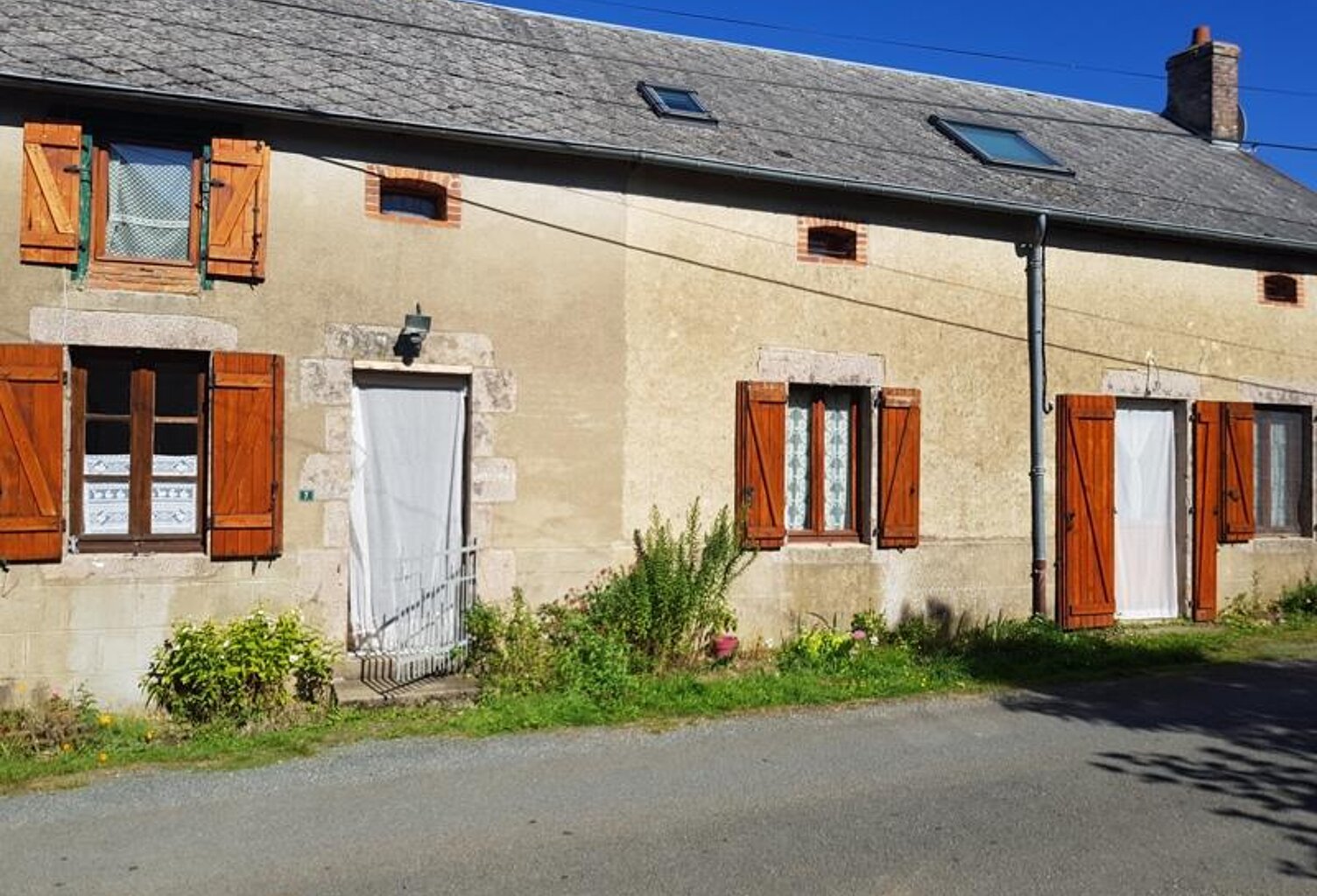 Maison en pierre de 4 pièces principales — photo 1