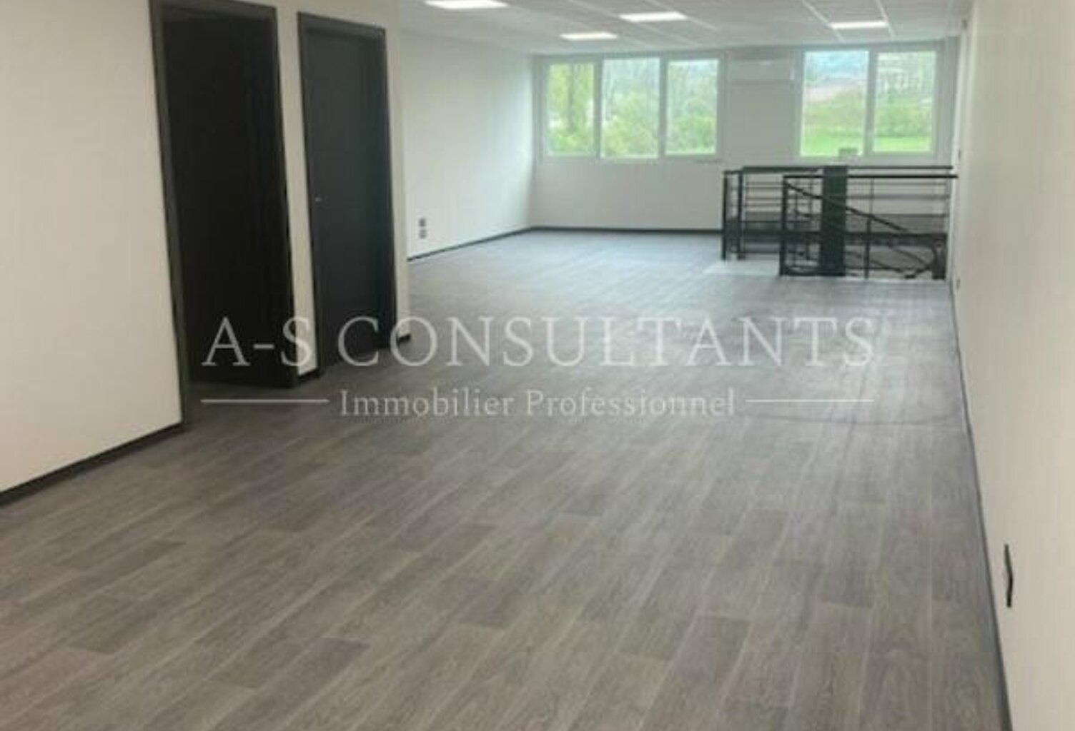 BUREAUX à louer — photo 1