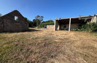 Tourch (29) : Terrain à bâtir de 830 m2 viabilisé avec bâtisses en pierre à rénover — photo du bien