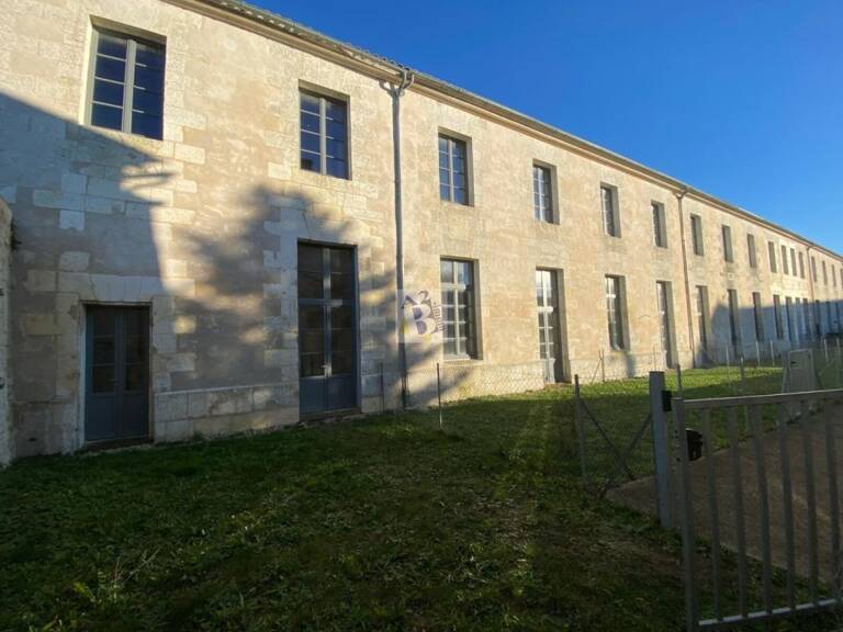 appartement en duplex, parking privé. grands volumes à aménager — photo 1