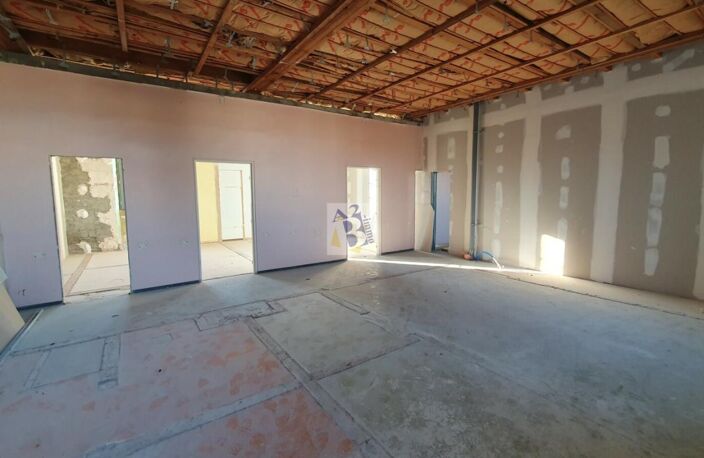 appartement en duplex, parking privé. grands volumes à aménager — photo 3