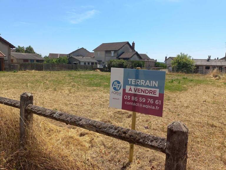 TERRAIN À BÂTIR – 682 M² à SAINT-VALLIER — photo 1