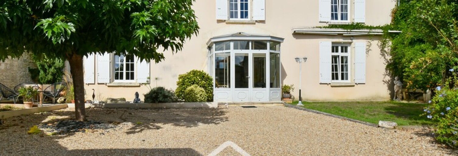 Maison 10 Pièces 268 m² à vendre à Bignay (17400)