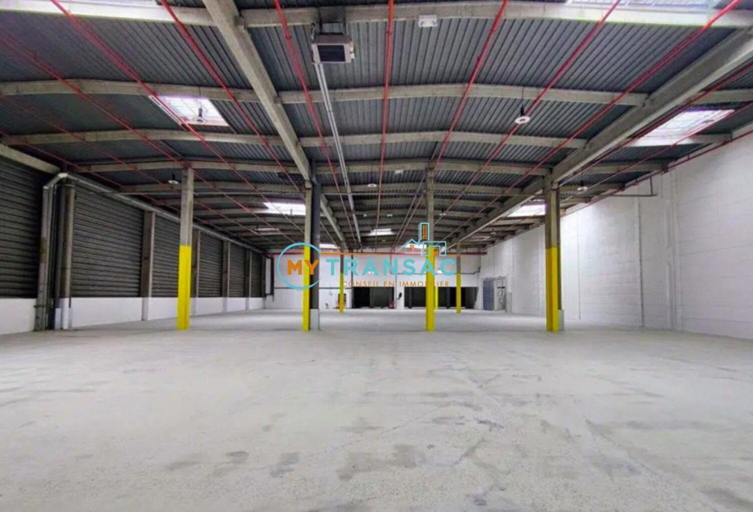 MY TRANSAC vous propose des surfaces de stockages avec quai idéalement placé à Rosny sous bois, avec accès immédiat à l'A86 et accessible par transports en commun — photo 1