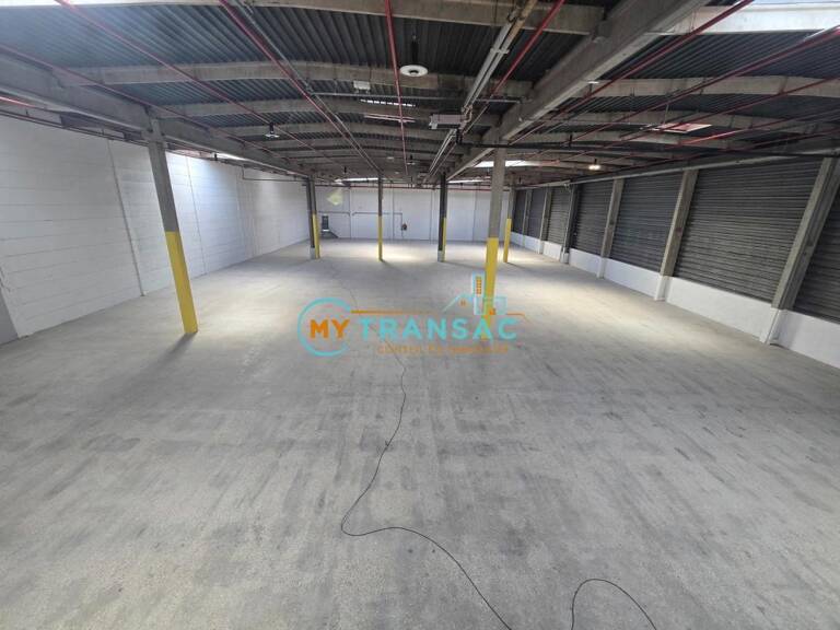 MY TRANSAC vous propose une surface de stockages avec quai, idéalement placé à Rosny sous bois, avec accès immédiat à l'A86 et accessible par transports en commun — photo 1