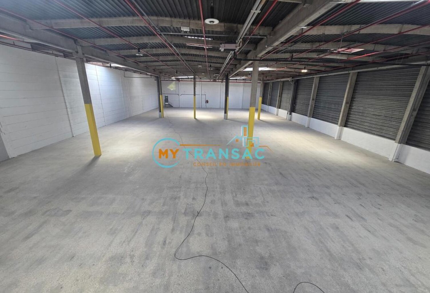 MY TRANSAC vous propose une surface de stockages avec quai, idéalement placé à Rosny sous bois, avec accès immédiat à l'A86 et accessible par transports en commun — photo 1