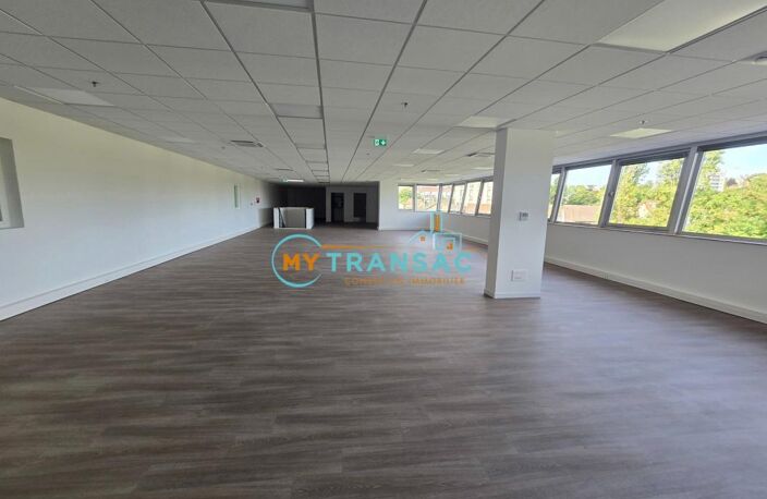 MY TRANSAC vous propose une surface de stockages avec quai, idéalement placé à Rosny sous bois, avec accès immédiat à l'A86 et accessible par transports en commun — photo 5