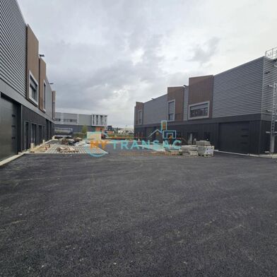 Local industriel  389150 €