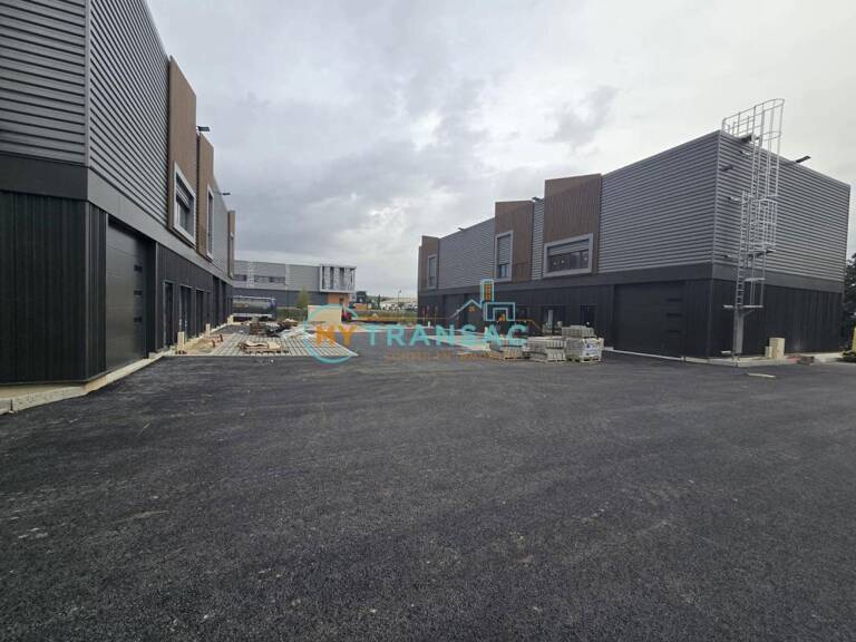 A vendre derniers lots neufs à usage d'activités et bureaux cellules disponibles à partir de 157 m² jusque 2.301 m² — photo 1