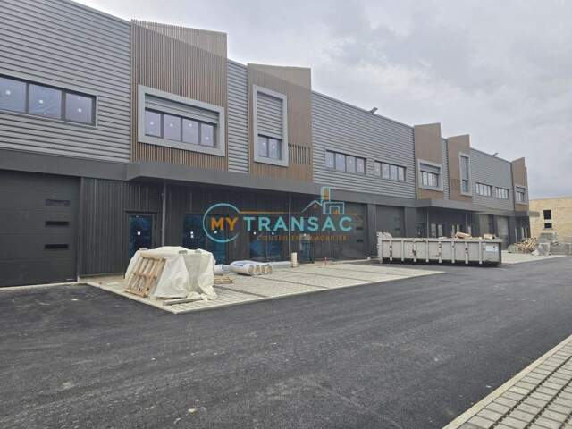 A vendre derniers lots neufs à usage d'activités et bureaux cellules disponibles à partir de 157 m² jusque 2.301 m² — photo du bien
