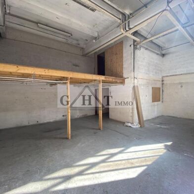 Local industriel  2500 €
