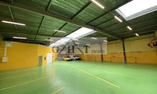 Local industriel  871 m² à louer à Montreuil (93100)