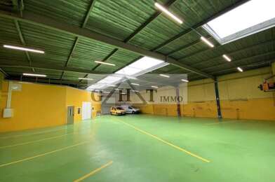 Local industriel  10660 €
