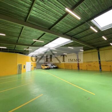 Local industriel  10660 €