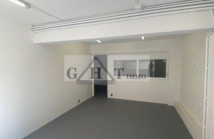 ENTREPOT  DE 100M2 A LOUER AU LILAS — photo 2