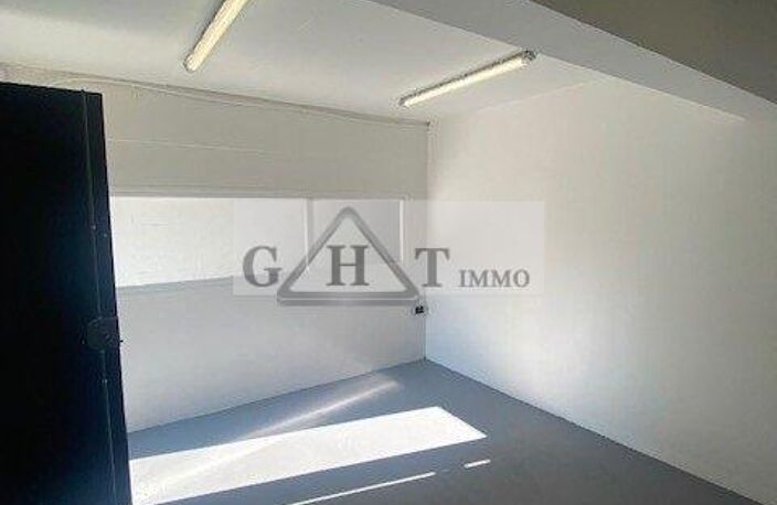 ENTREPOT  DE 100M2 A LOUER AU LILAS — photo 3
