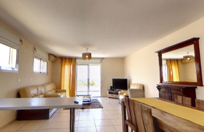 Maison F5 meublée de 125 m2 centre ville de Saint Gilles — photo 3