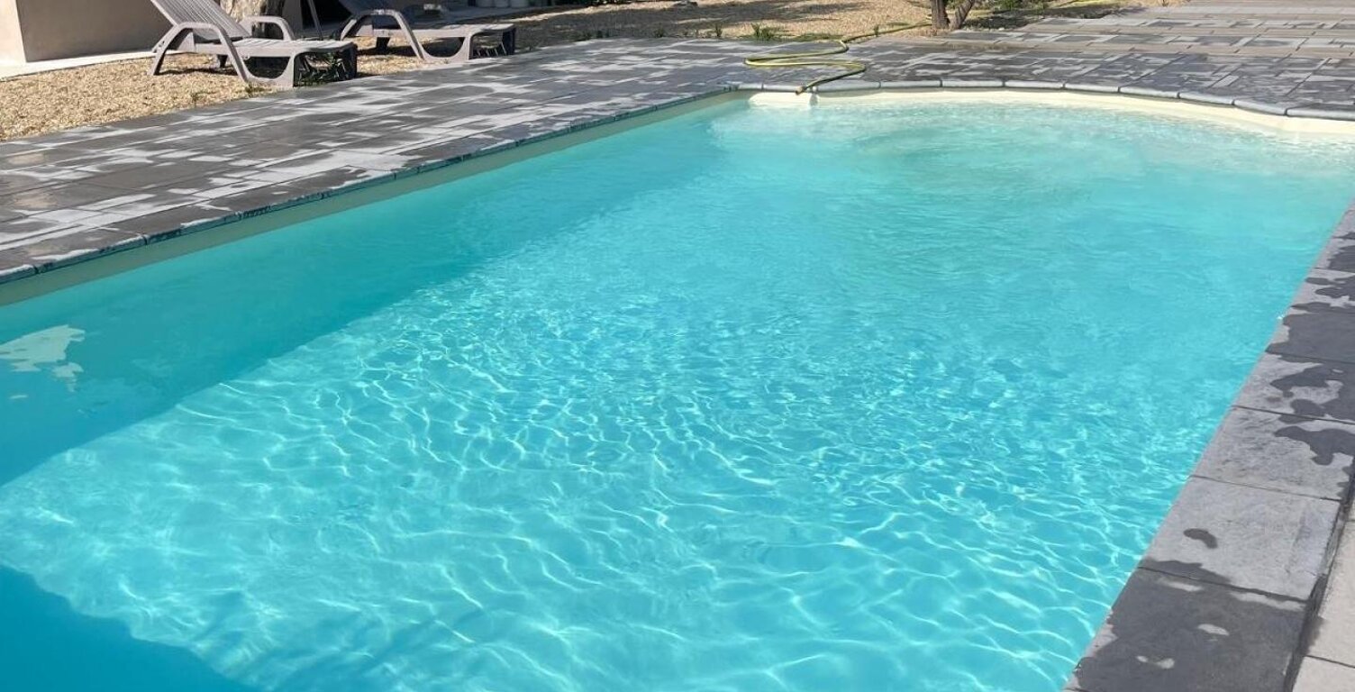 DOMAINE SUR 4.000 m² / DEUX HABITATIONS DE PLAIN-PIED / PISCINE — photo 1