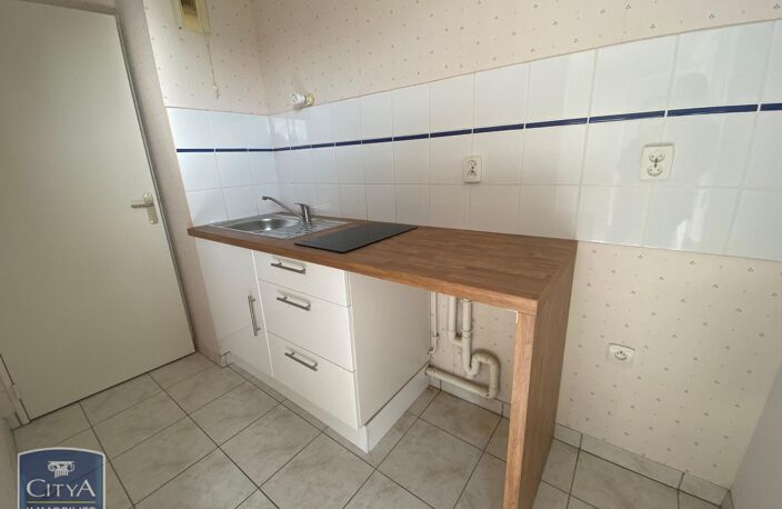 Location appartement 2 pièces 47 m² à Bressuire (79300) — photo 3
