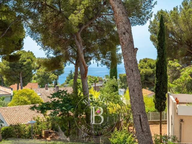 VENTE - CASSIS - APPARTEMENT - 3 CHAMBRES -  VUE SUR LA MER — photo du bien
