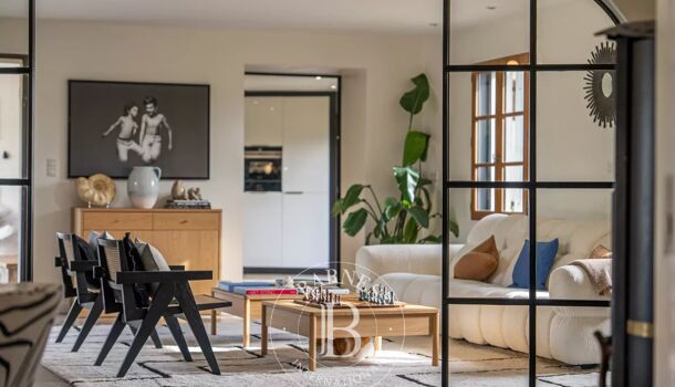 Propri&eacute;t&eacute; 8 pièces  à vendre Ongles 04230