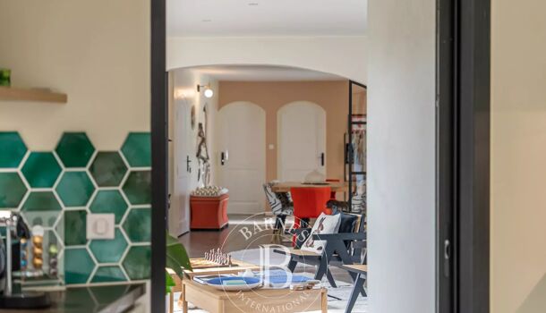 Propri&eacute;t&eacute; 8 pièces  à vendre Ongles 04230