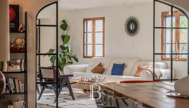 Propri&eacute;t&eacute; 8 pièces  à vendre Ongles 04230