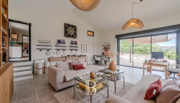 Propri&eacute;t&eacute; 8 pièces  à vendre Ongles 04230