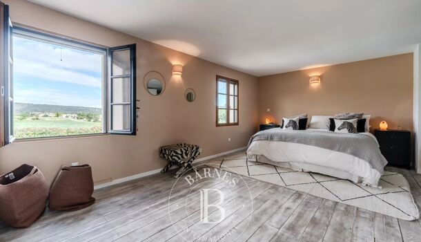 Propri&eacute;t&eacute; 8 pièces  à vendre Ongles 04230