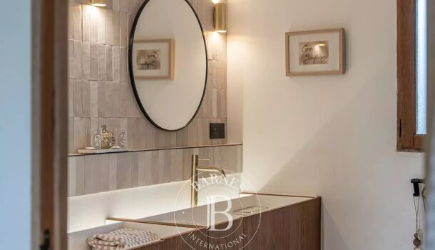 Propri&eacute;t&eacute; 8 pièces  à vendre Ongles 04230